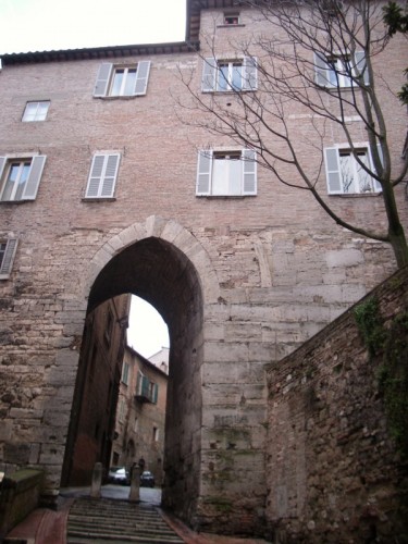 Porta Sole, il suo quartiere e altre amenità